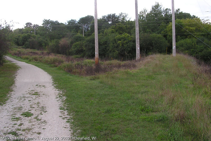 Lake Country Trail curves off TM r-o-w