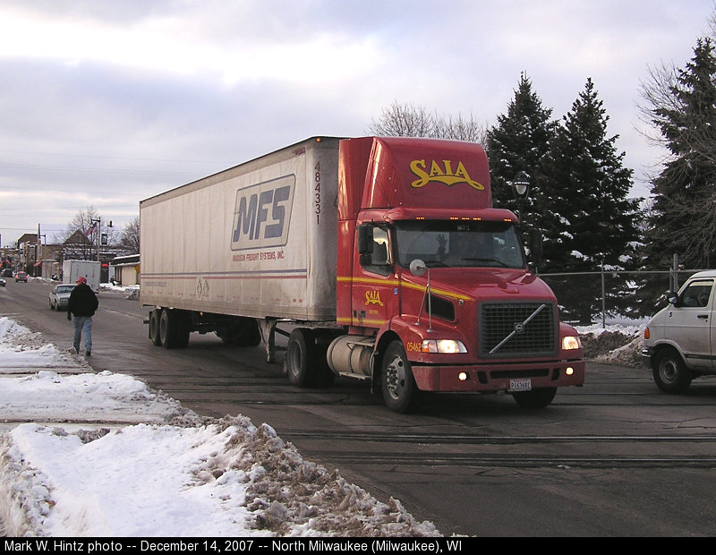 Saia tractor 05462 and MFS trailer 484331