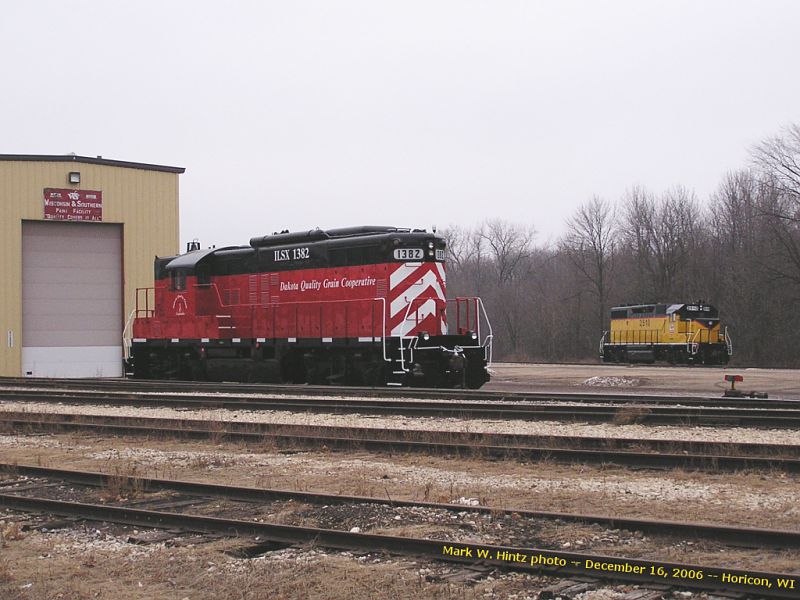 ILSX EMD GP9 1382 and DAIR EMD GP39-2 2510