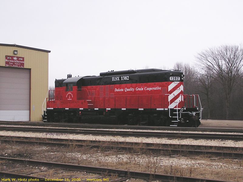 ILSX EMD GP9 1382 (Dakota Quality Grain Cooperative)