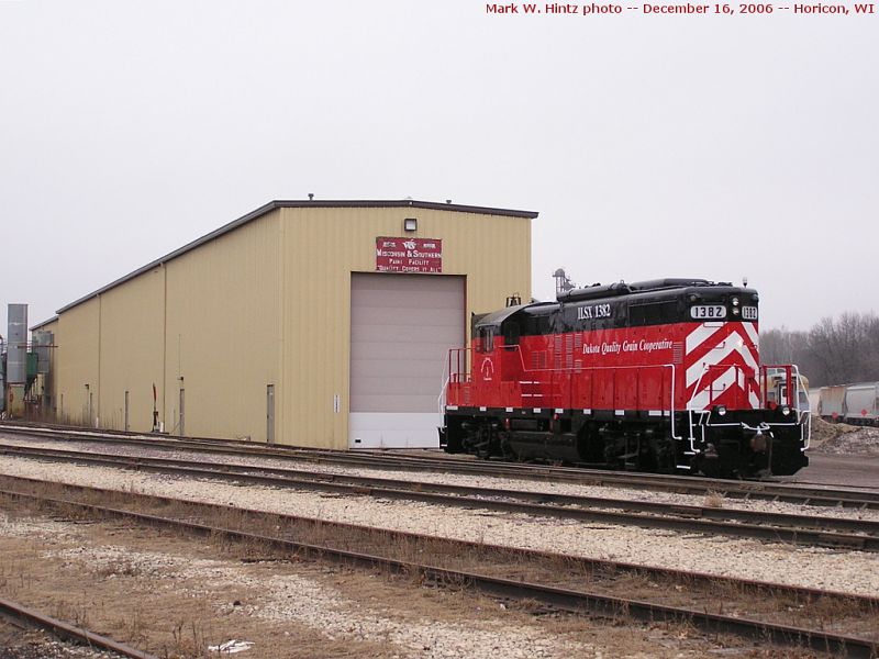 ILSX 1382 in front of the WSOR Horicon paint shop