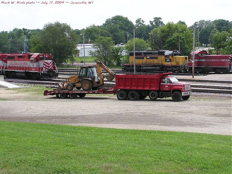 WSOR dump truck and trailer