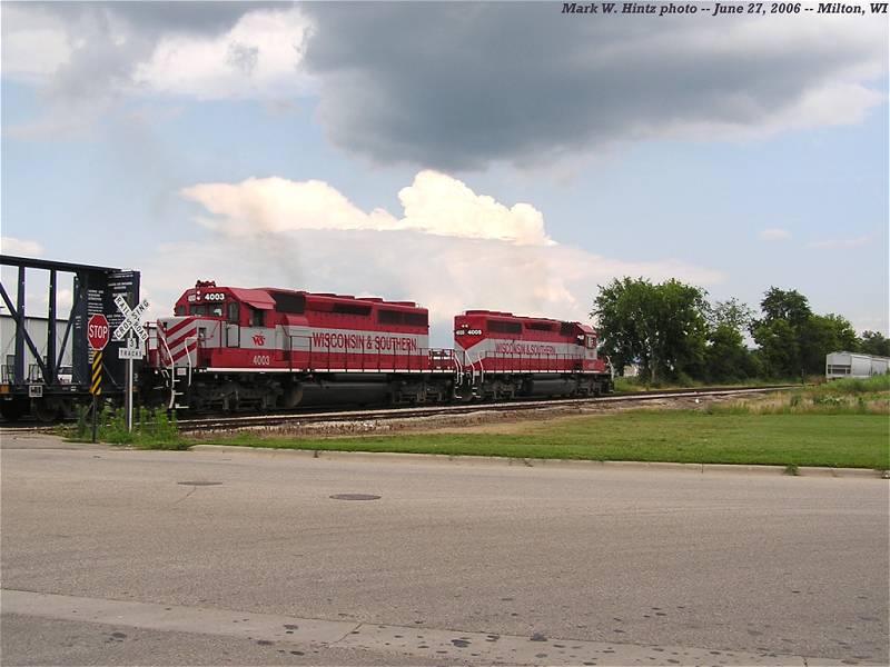 WSOR 4005 and 4003 on JH27 and an unusual cloud