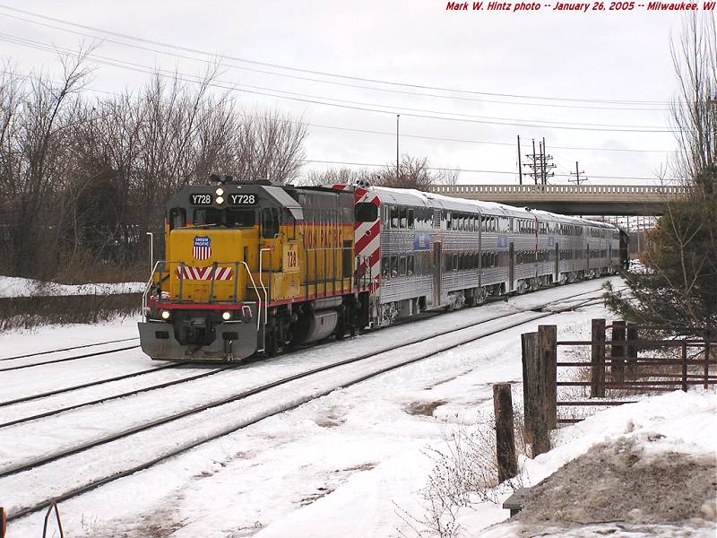 UPY 728 and new Metra cars