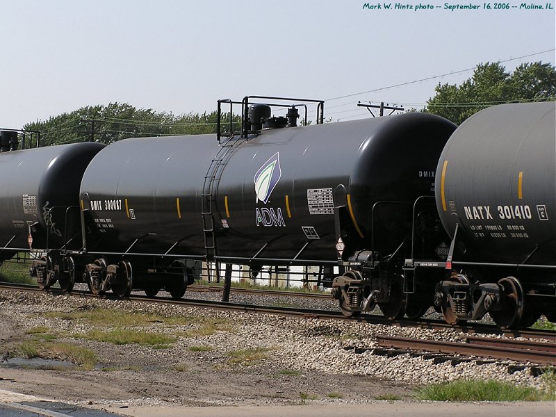 DMIX tank car 300087 (ADM)