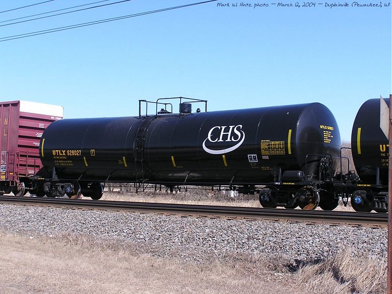 UTLX tank car 628027 (CHS)