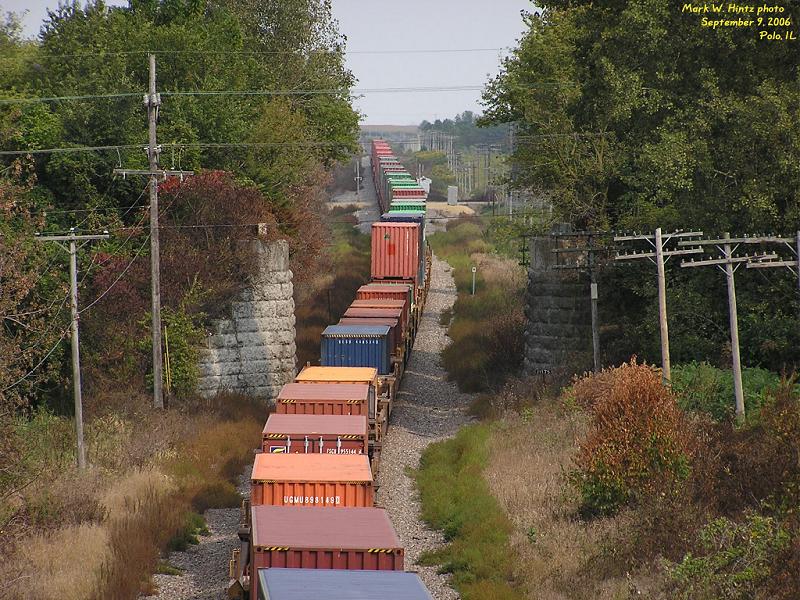 westbound BNSF intermodal at the abandoned ICG r-o-w