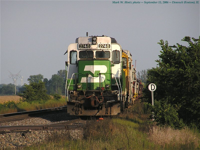 BNSF EMD GP39E 2748 (ex-BN)