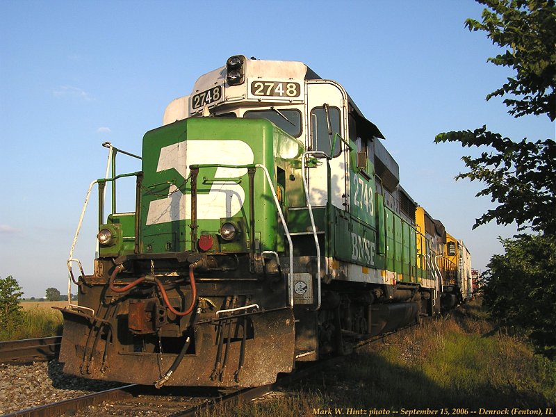 BNSF EMD GP39E 2748 (ex-BN)