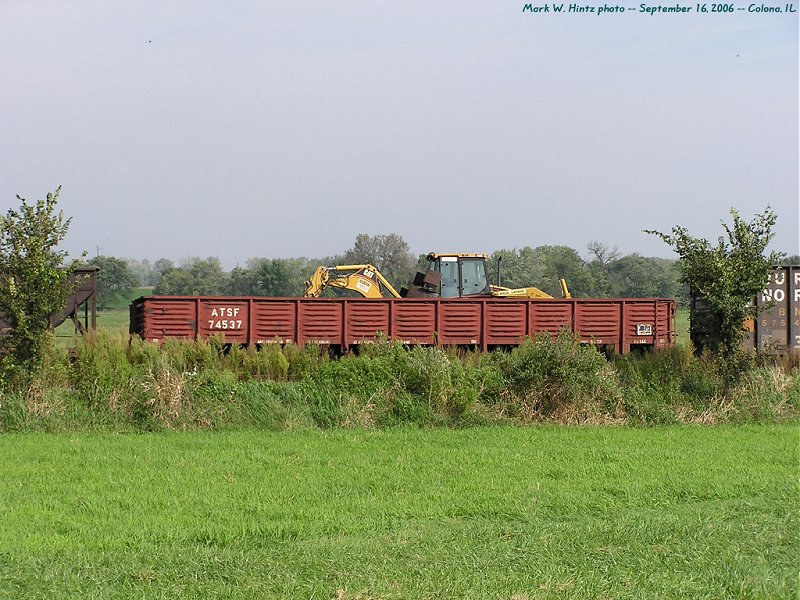 ATSF corrugated-side gondola 74537 with a Caterpillar backhoe