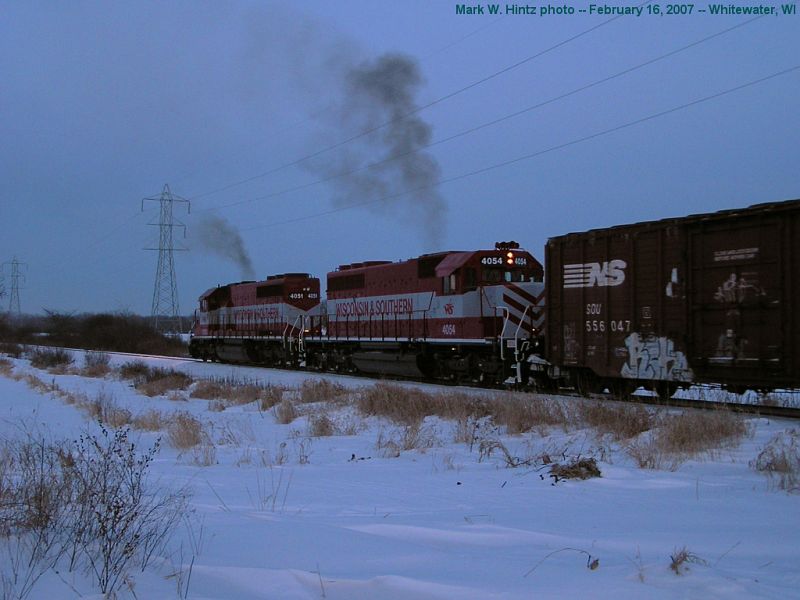 WSOR EMD SD40-2s 4051 and 4054 on JH16