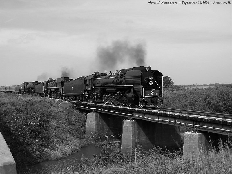 IAIS 6988 East crossing Mud Creek bridge - b&w