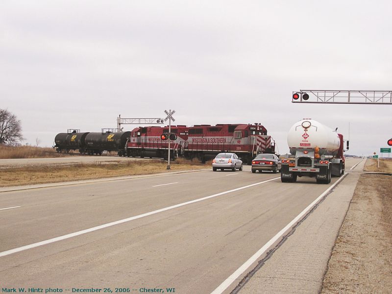 WSOR 3804 and 3805 crossing US-151