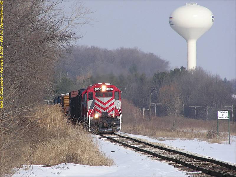 WSOR 3805 and the Germantown water tower