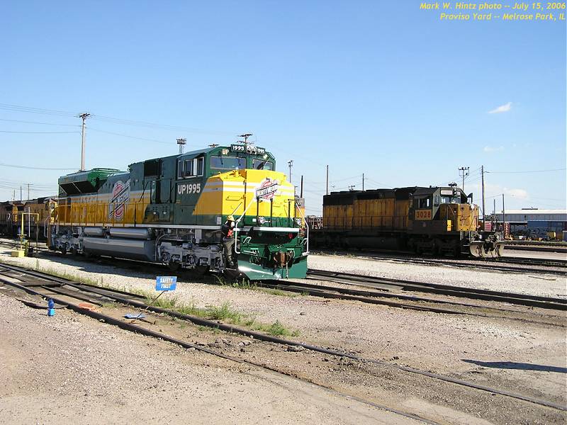 UP 1995 (CNW) and UP 3028 (ex-CNW)