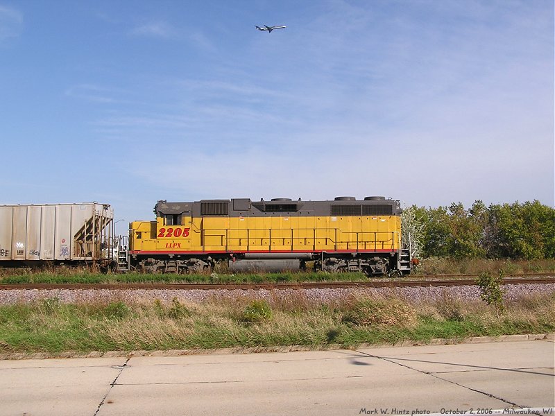 LLPX EMD GP38-2 2205 on the Marsh Job