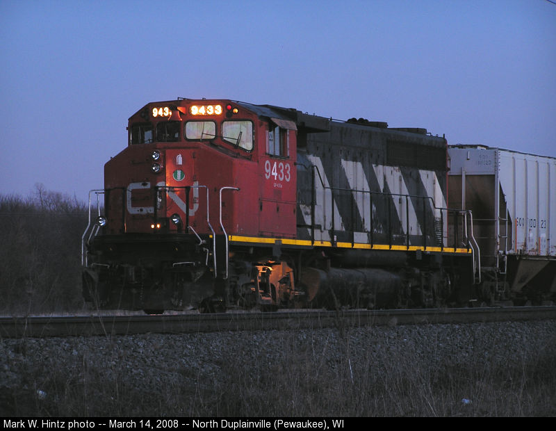 CN EMD GP40-2LW 9433