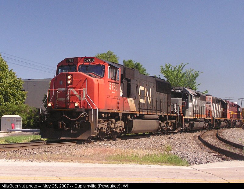 CN EMD SD75I 5763