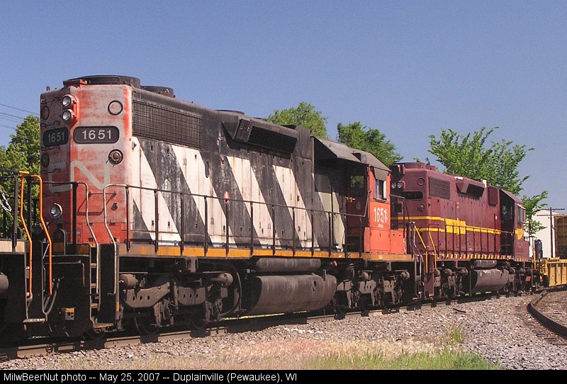 CN EMD SD38-2 1651