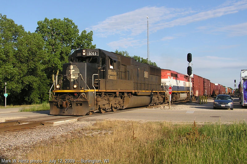 IC EMD SD70 1011