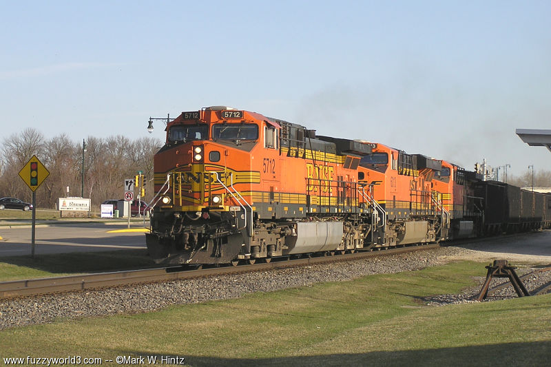 BNSF GE DASH9-44CW 5712