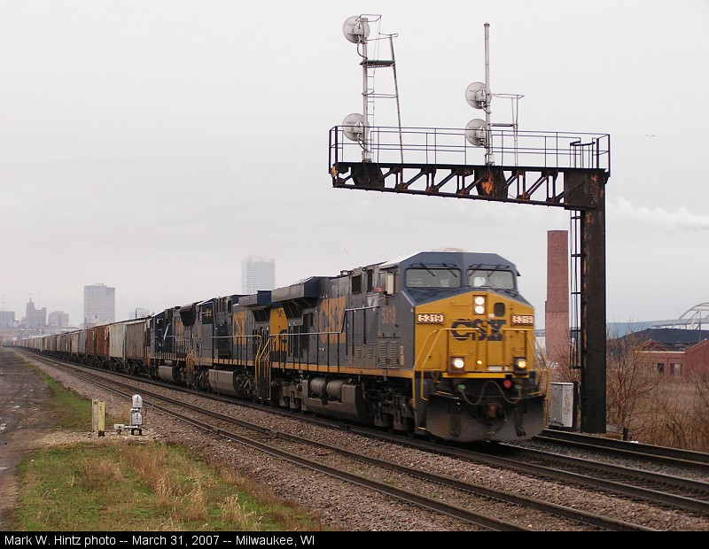 CSXT GE ES44DC 5319