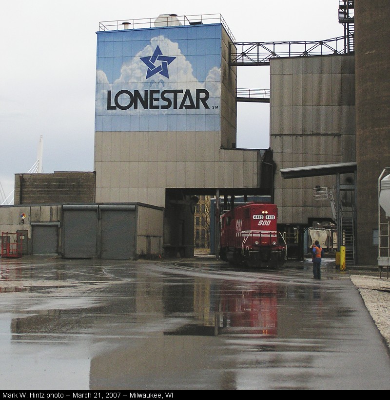 SOO EMD GP38-2 4418 at Lonestar