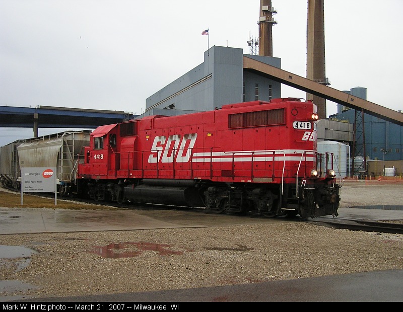 SOO EMD GP38-2 4418 passing WeEnergies