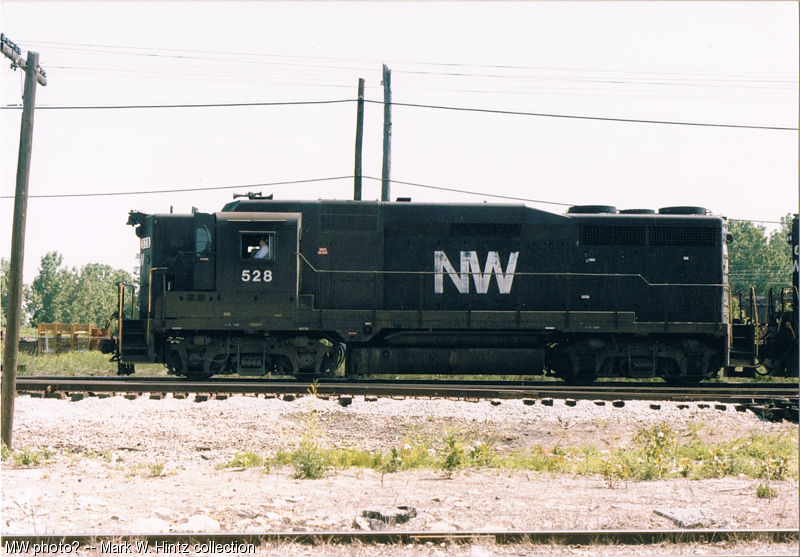 NW EMD GP30 528