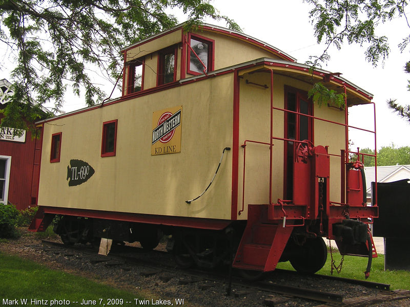 CNW KD Line caboose TL-699