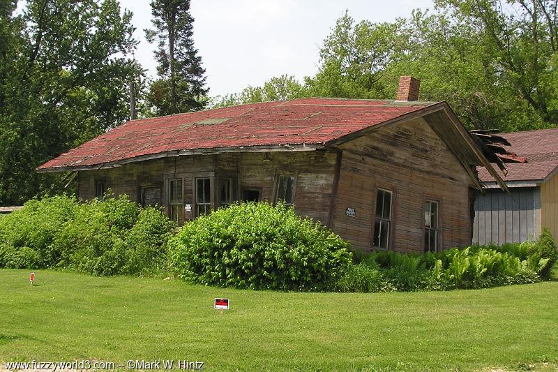 Lyons depot collapsing