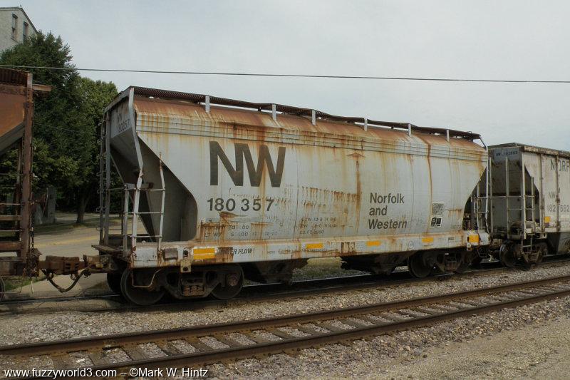 NW covered hopper 180357