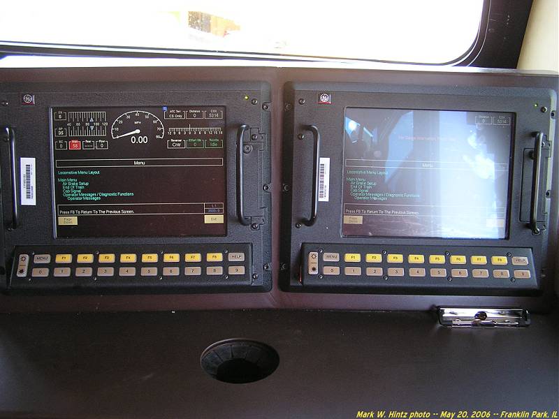 CSXT 5314 engineer's desk