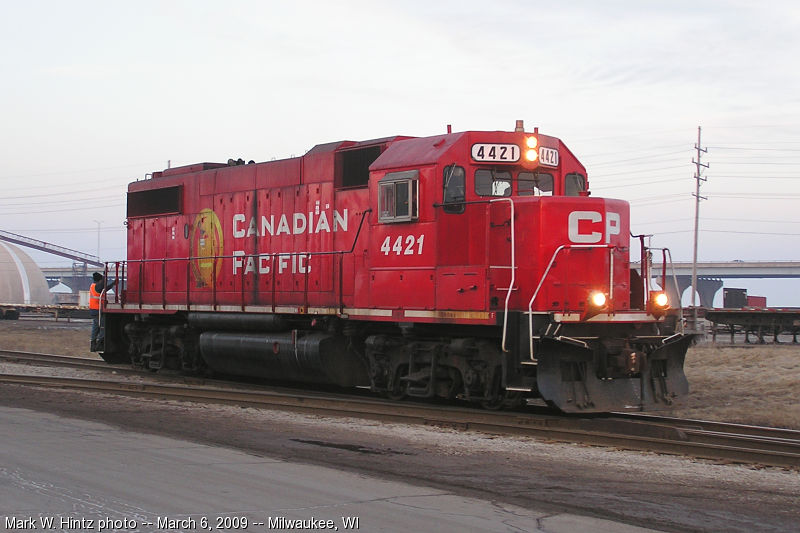 CP EMD GP38-2 4421