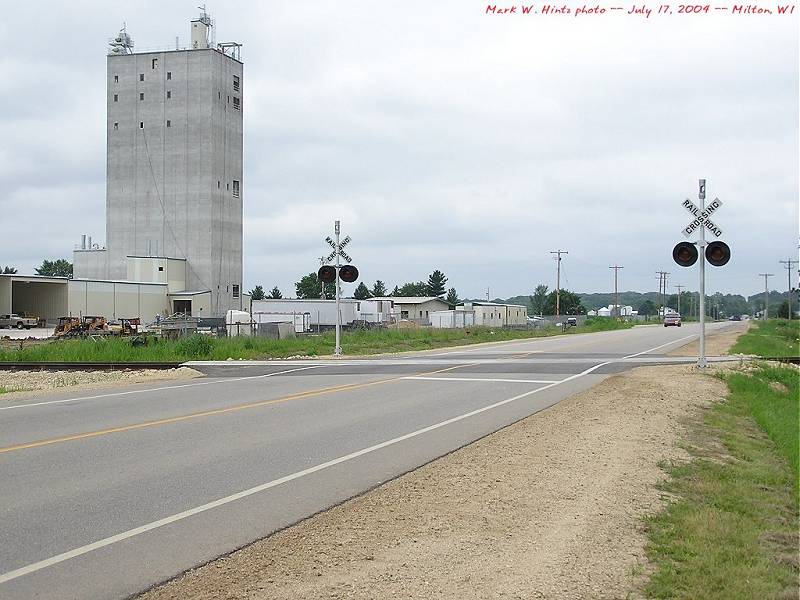 WIS-59 Xing and Cargill building